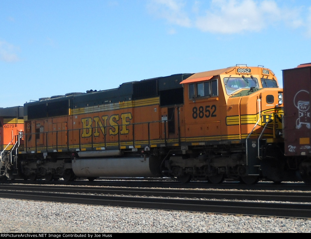 BNSF 8852